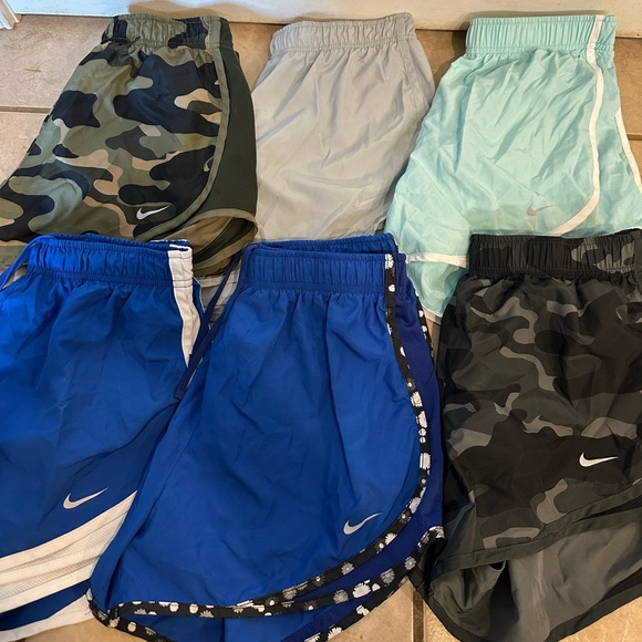 Nike running shorts - Picture 2 of 2